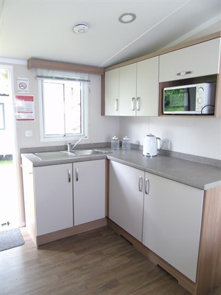 Pre owned 2017 Swift Biarritz 38ft x 12ft – 2 bed Static Caravan Holiday Home kitchen