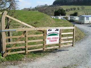 Entrance to Fynnon Park with views of the static caravans on site